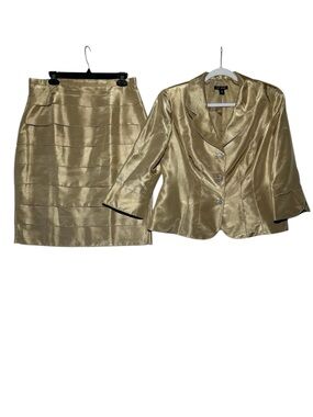 Le Bos Elegant Women's Gold Skirt Suit
